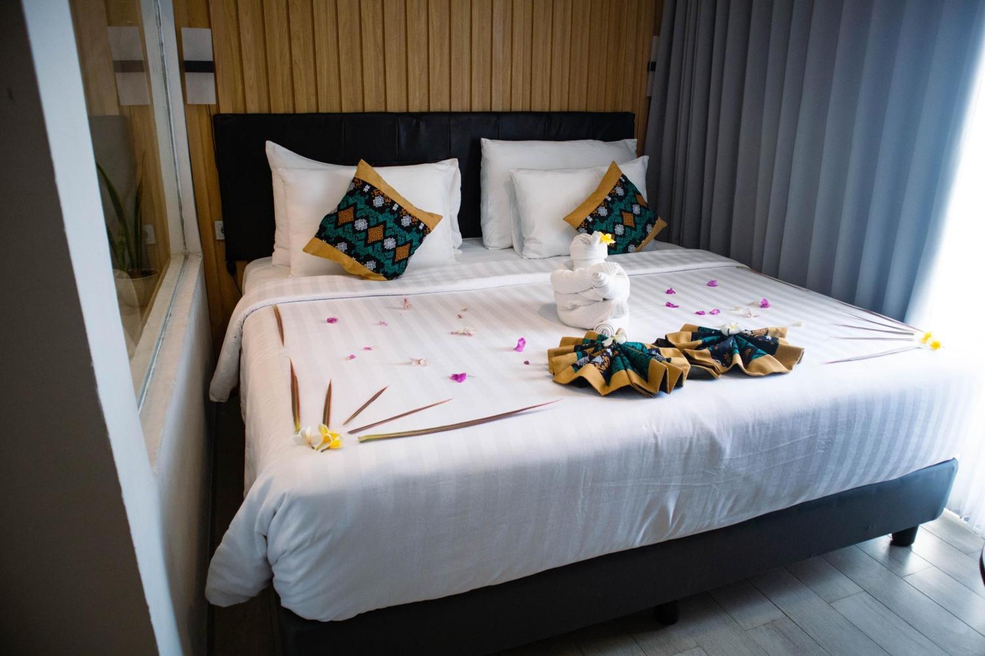 Raja Hotel Kuta Mandalika Resort & Convention Exterior photo