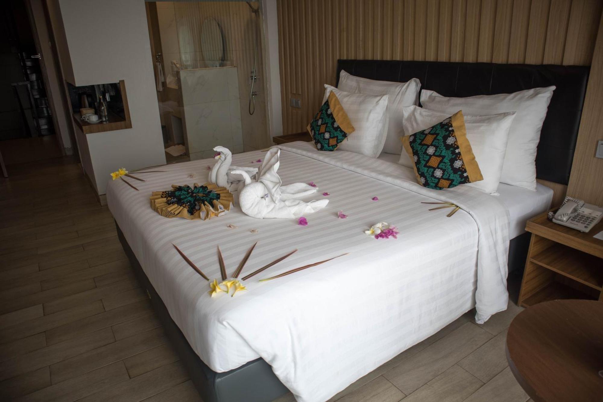 Raja Hotel Kuta Mandalika Resort & Convention Exterior photo