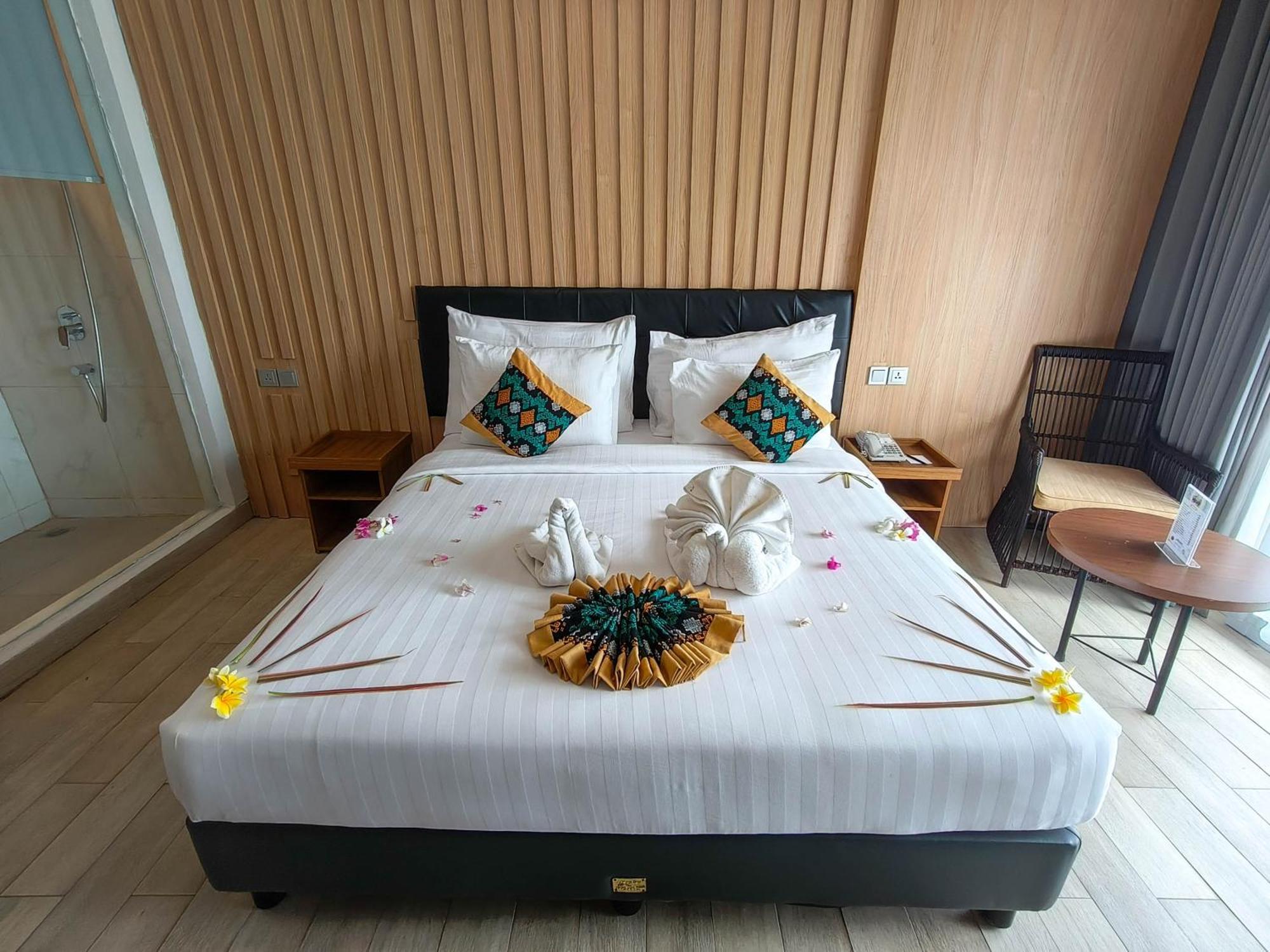 Raja Hotel Kuta Mandalika Resort & Convention Exterior photo