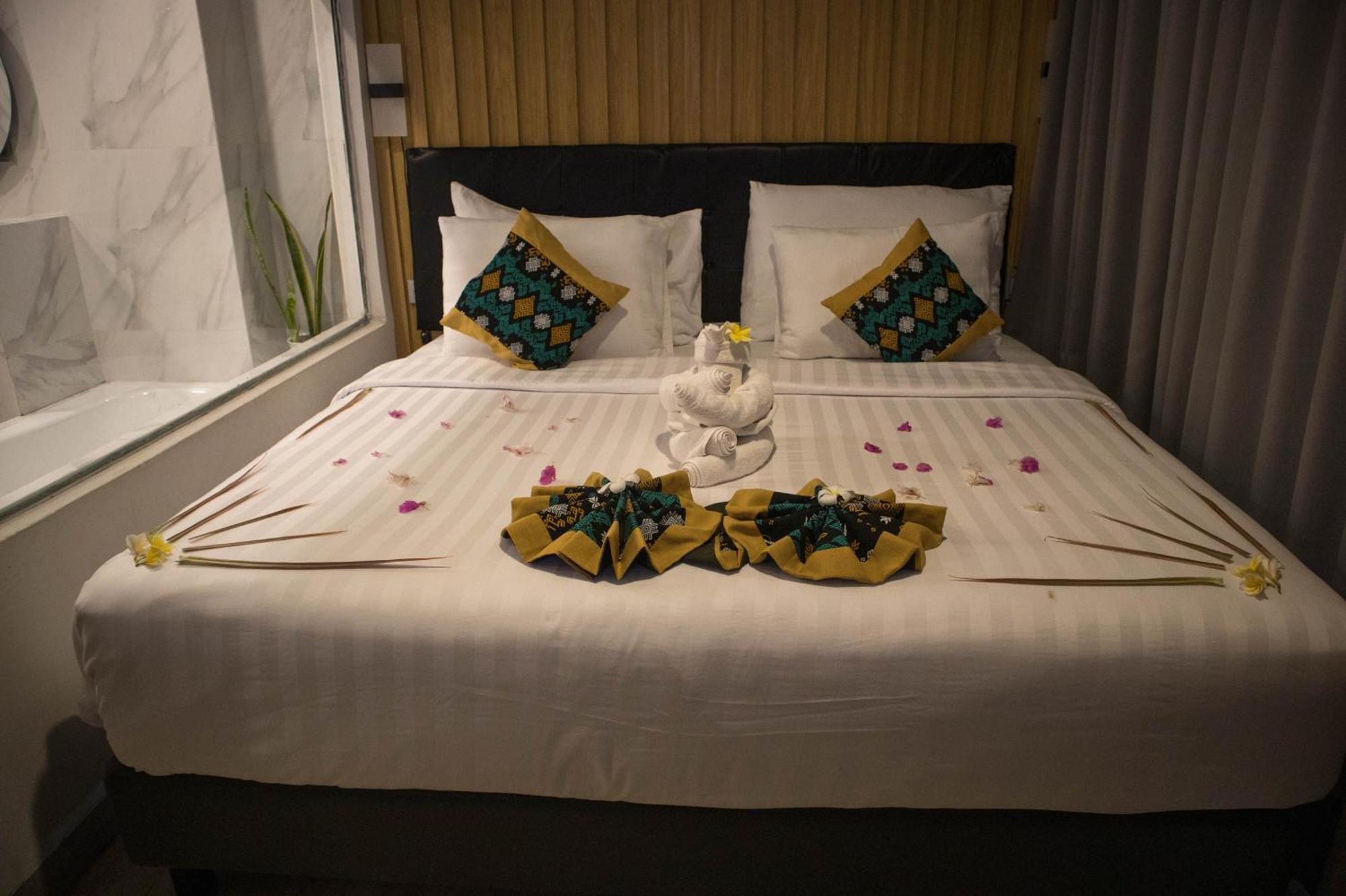 Raja Hotel Kuta Mandalika Resort & Convention Exterior photo